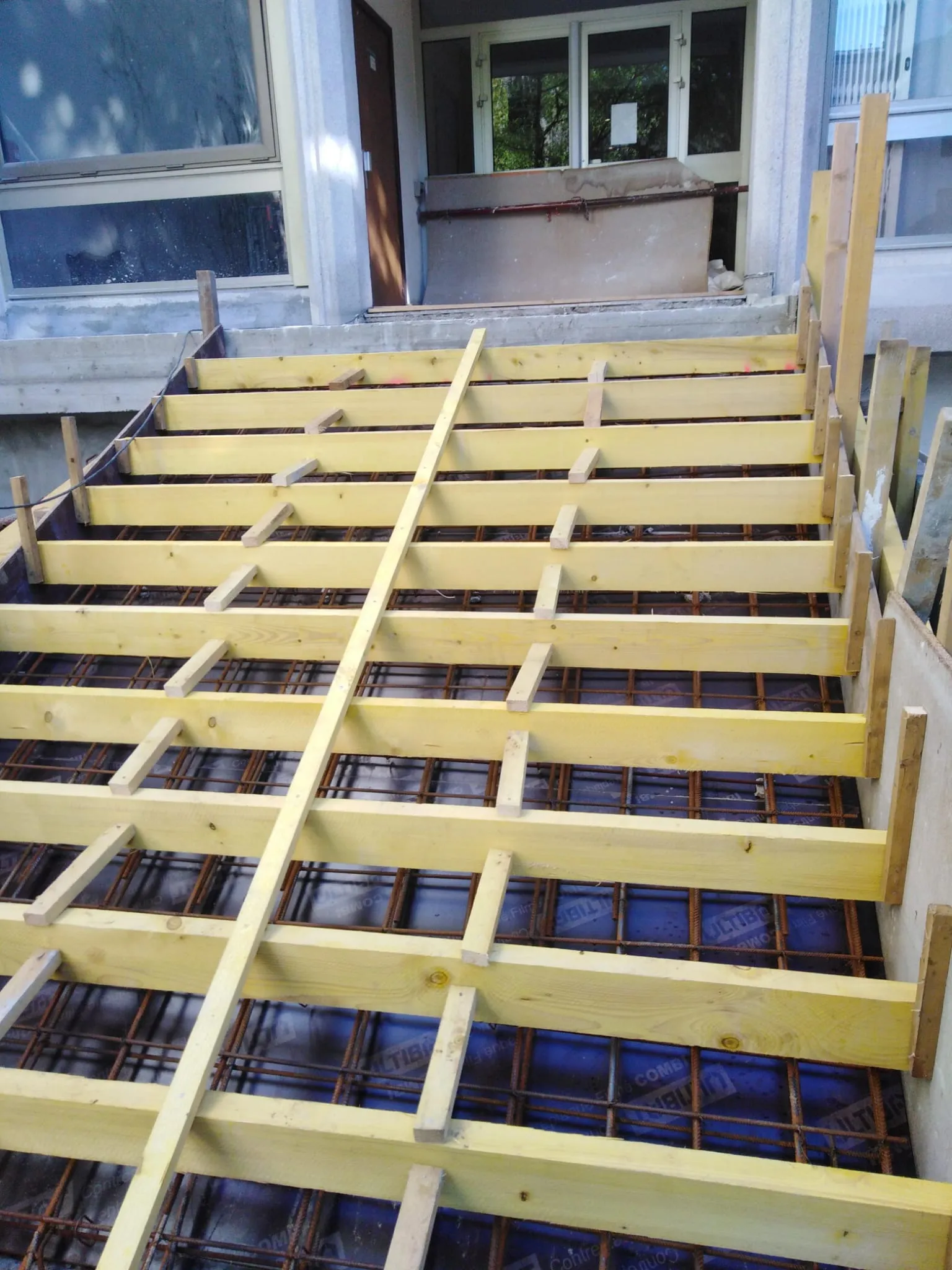 Batibat Entreprise de bâtiment  : Votre Expert en Escaliers en Béton - Du Design à la Durabilité